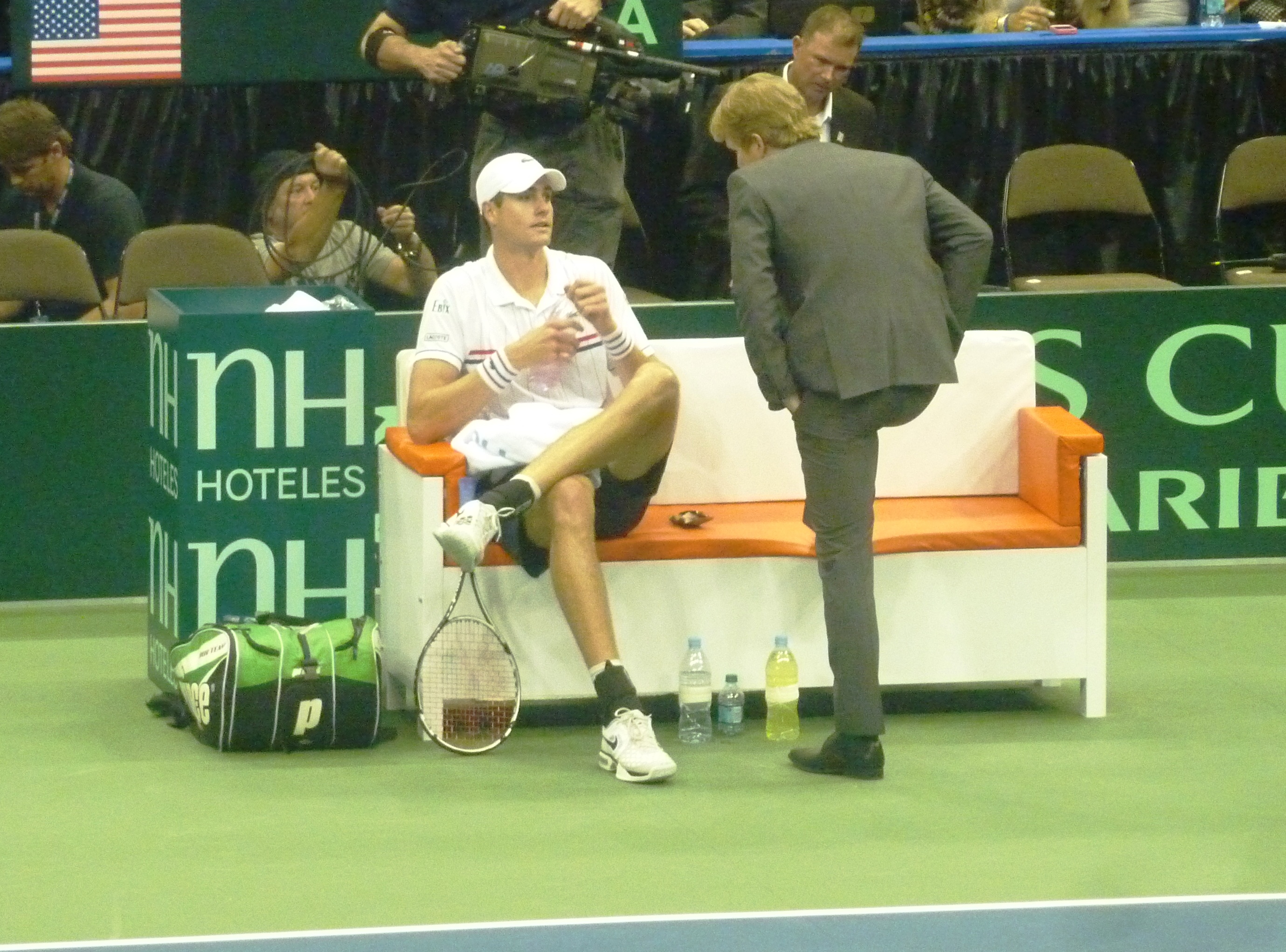 Courier coaching up Isner
